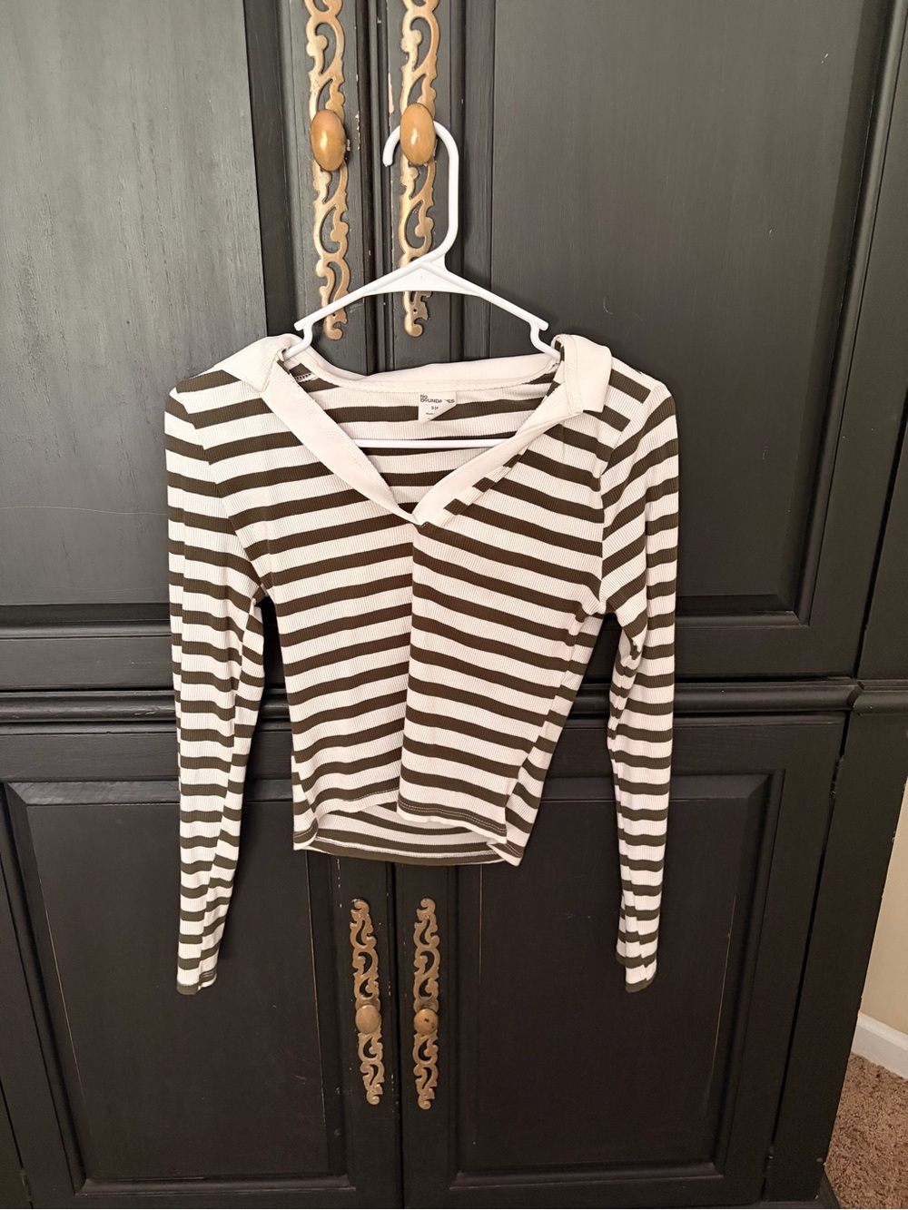 No Boundaries Green and White Striped V-Neck Long Sleeve Top